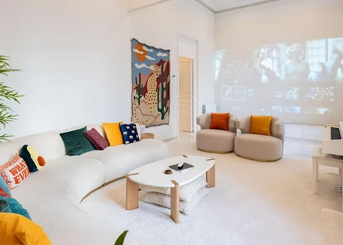 Lux 3 Bed 2 Bath Near Park, Metro, Museums In Born