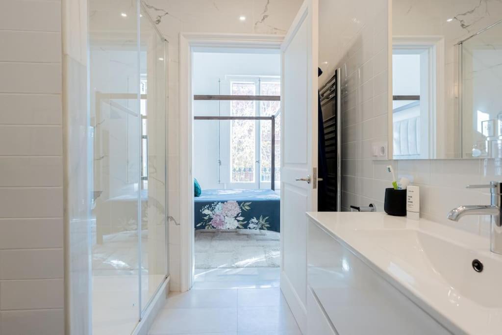 Apartment Lux 3 Bed 2 Bath Near Park, Metro, Museums In Born